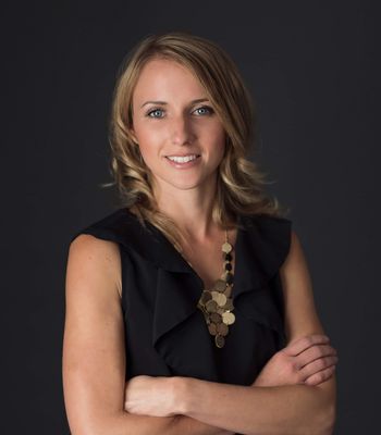 Portrait of Amanda Henwood, REALTOR&reg;, Advisor.