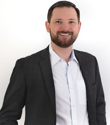 Portrait of Aaron Stroud, REALTOR&reg;, Advisor.