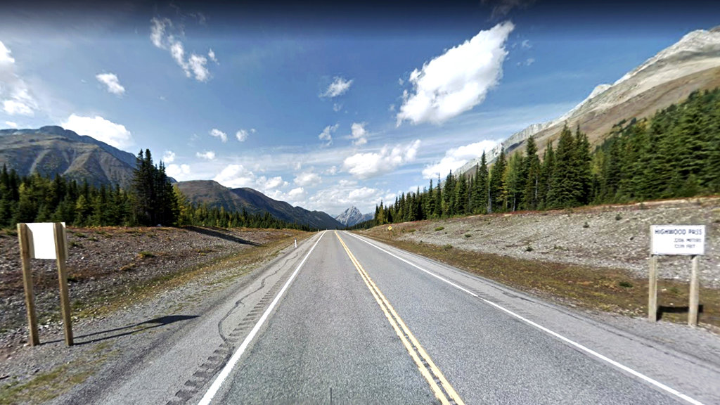 Highwood-Pass-Cycling